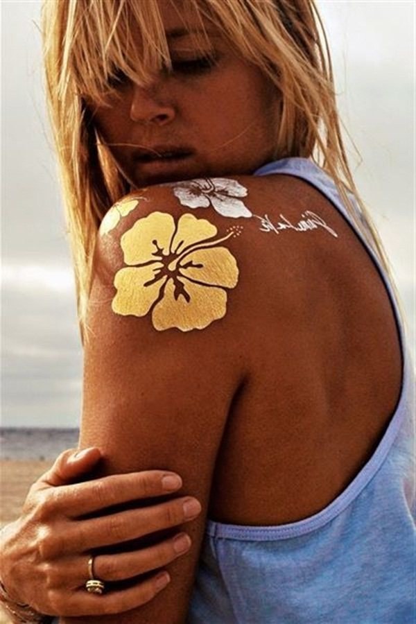 女性のための70のゴールドタトゥーのアイデア(インスピレーションガイド)