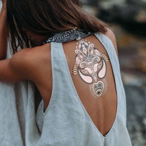 70 Gouden Tattoo Ideeën voor Vrouwen (Inspiratie gids)