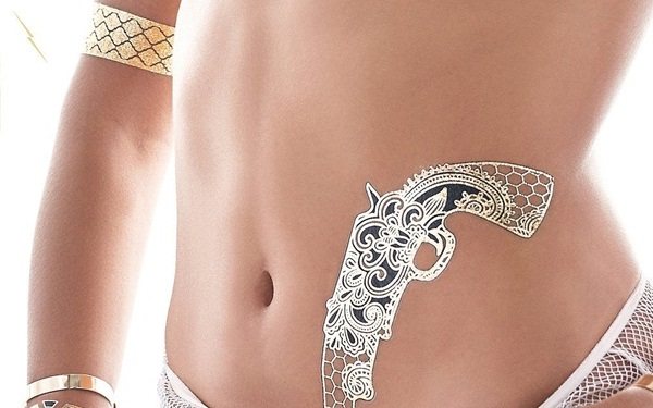 70 idee di tatuaggi in oro per le donne (guida all'ispirazione)
