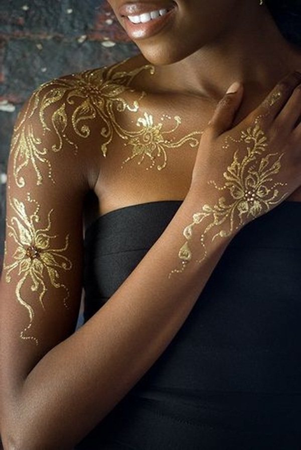 70 Gold Tattoo Ideat naisille (Inspiraatio opas)