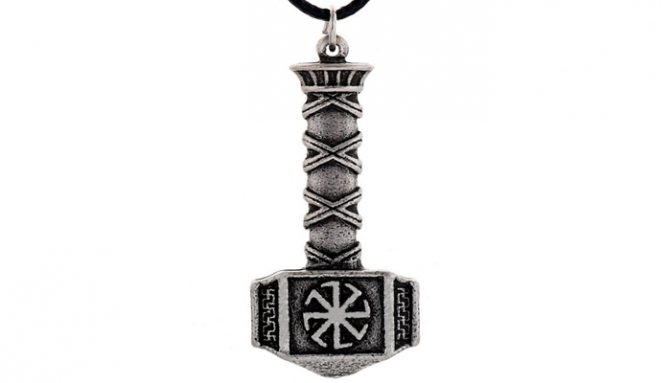 Hamer van Svarog amulet