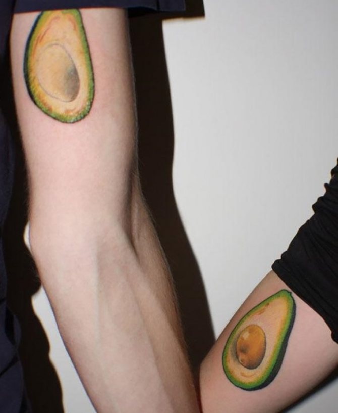 Avokado - silmiinpistävä ja symbolinen tatuointi