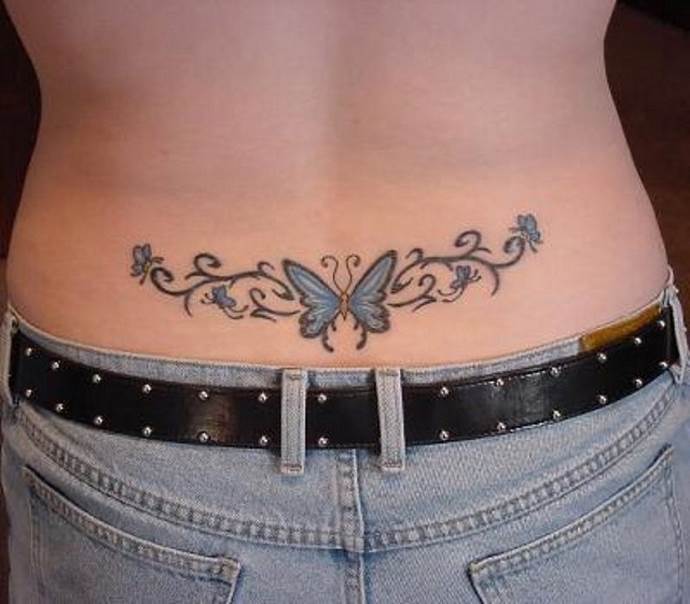 A pillangó nagyszerű tetoválás egy lánynak.