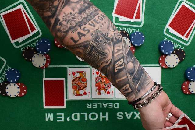 manica del tatuaggio mess