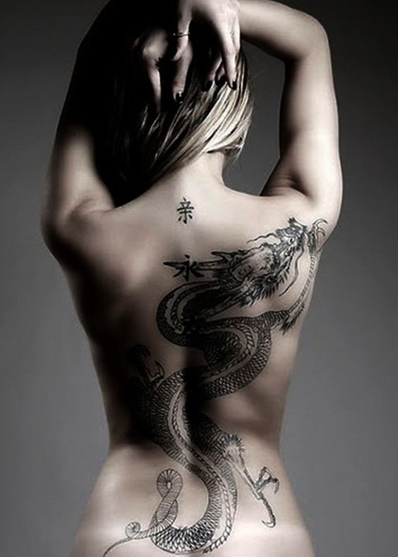 Nagy sárkány tetoválás