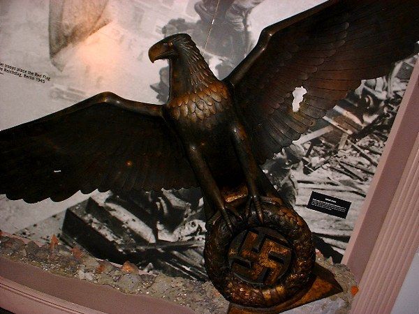 Aquila di bronzo dall'edificio della Cancelleria del Reich