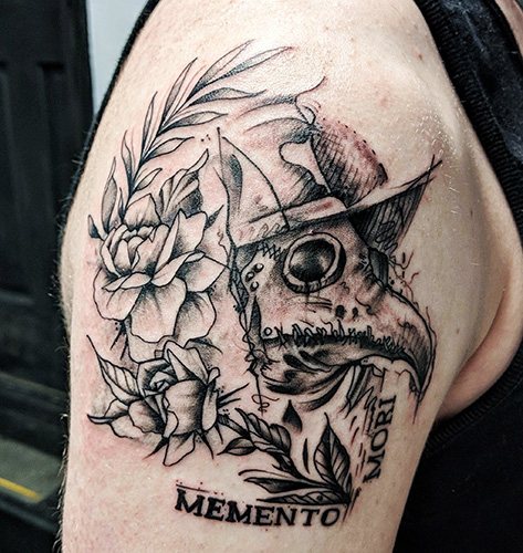 Carpe diem Memento Mori tatoeage in het Latijn. Beeld, betekenis.