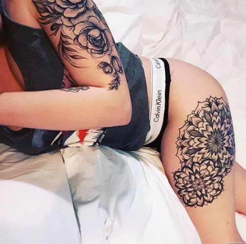 Черно-бели татуировки: скици, снимка, значение: слънце, роза, котка, кръст, пантера, лисица, котка за момичета, момчета