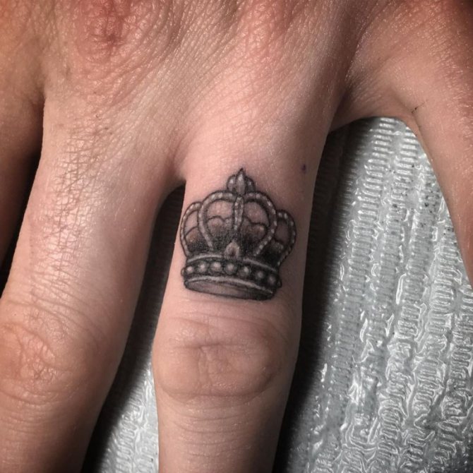 какво означава татуировката с корона