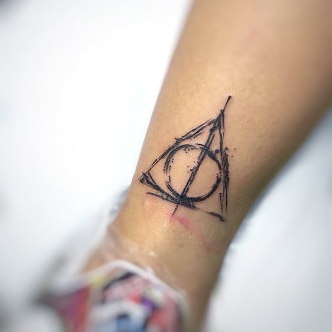Hvad betyder tattoo triangle