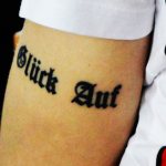 Citações em alemão para uma tatuagem com tradução sobre amor, vida, felicidade, amizade, música