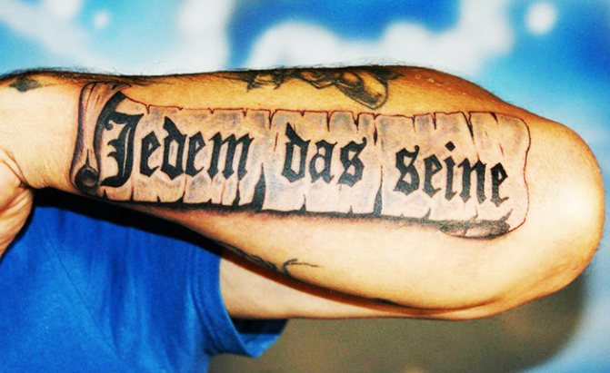 Citatos vokiečių kalba tatuiruotei su vertimu apie meilę, gyvenimą, laimę, draugystę, muziką