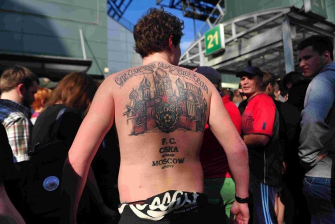 Kleurrijke tattoo van CSKA fan
