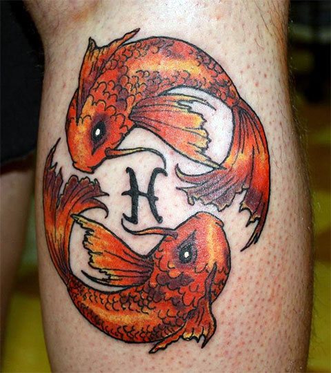 Tatuaggio a colori - il segno zodiacale del pesce sulla gamba