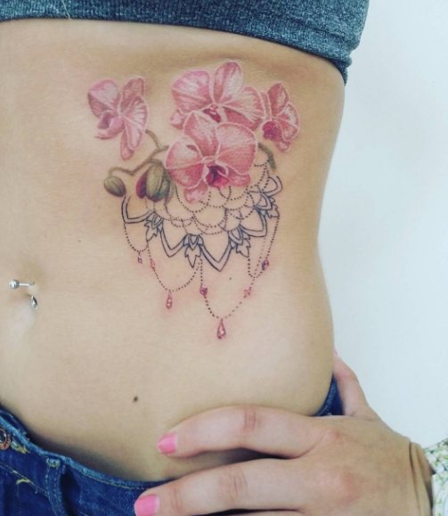 Дантелени цветя - барокова цветна татуировка