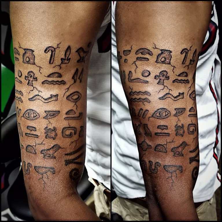 埃及象形文字的纹身