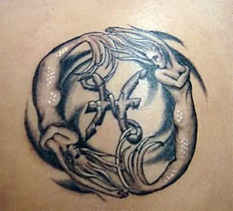 Eskizas tatuiruotės ženklas ant Zodiako žuvų