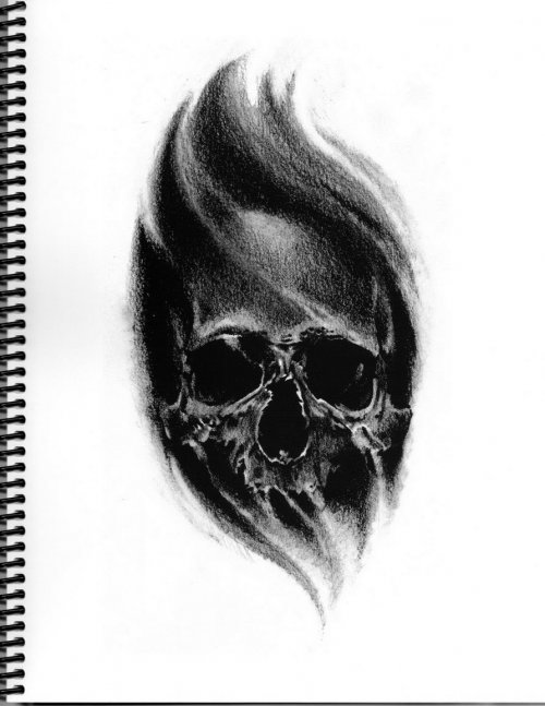 Crânio em fogo caveira tatuada de preto