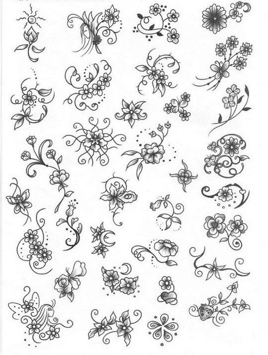 Schizzi di tatuaggi con fiori
