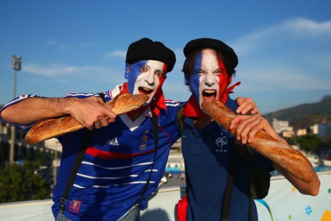 Franske fans med baguettes