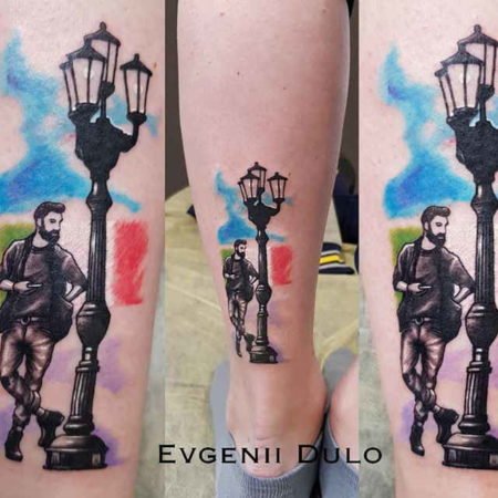 Tatuaggio del palo della lanterna sulla gamba