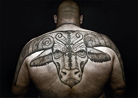 Fotografia škandinávskeho tetovania na chrbte