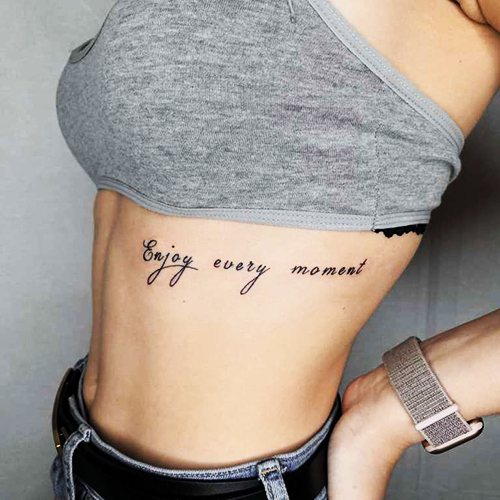 Betekenisvolle tattoo zinnen voor meisjes in het Latijn vertalen in het Engels, Frans, Italiaans