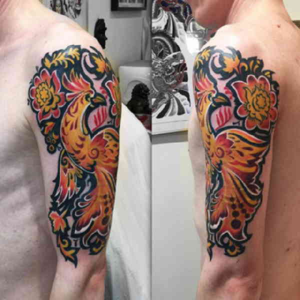 Tatuaggio Khokhloma sulla spalla