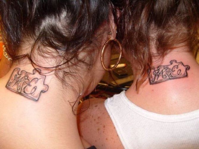 Καλό παράδειγμα ζευγαρωμένου τατουάζ λαιμού