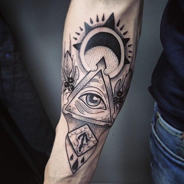 Arte tatuaggio occhio massonico