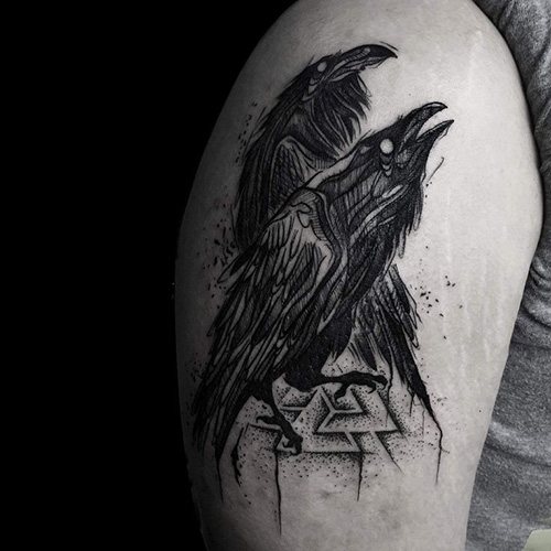Hugin en Munin tatoeage. Betekenis, schetsen op rug, schouder, nek, arm
