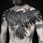 Татуировка Hugin и Munin. Значение, скици на гърба, рамото, врата, ръката