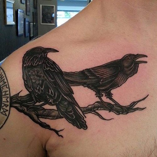 Tatuaggio di Hugin e Munin. Significato, schizzi sulla schiena, spalla, collo, braccio