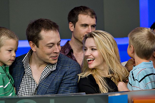 Ilon Musk ja Tatula Riley koos inseneri esimese abielu lastega
