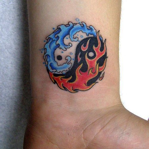 Yin-Yang tatuiruotė. Ką tai reiškia, eskizai ant rankos, kaklo, nugaros, kojų poroms, vyrams ir merginoms. Nuotrauka