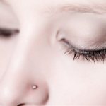 Plejeinstruktioner for næsevinger efter piercing