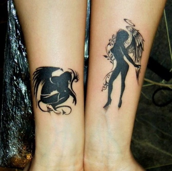 Interessante tatuagem de anjo e demónio para irmãs