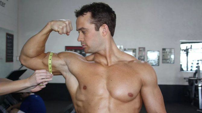 Måling af biceps omkreds: foto.
