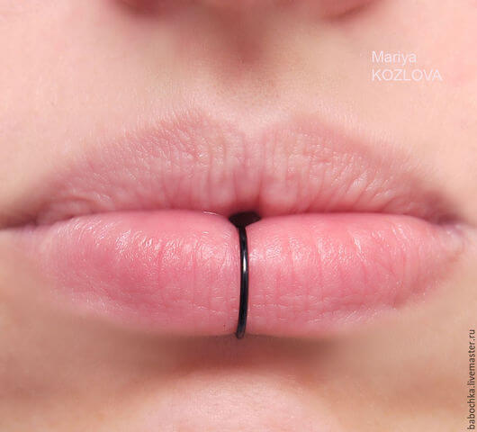 Wie man Lippen piercen kann