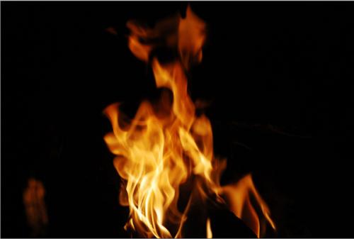 Kako narisati človeško lobanjo na ognju 9