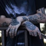 Hogyan lehet felülbírálni egy tetoválást?