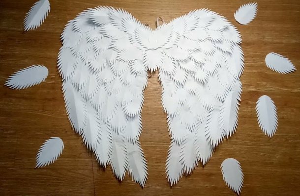 Como fazer asas de anjo à mão para a sessão fotográfica