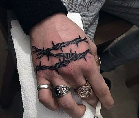 Ostnatý drôt na zápästí - fotografia tetovania