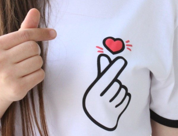 Cœur coréen avec les doigts. Signification, nom, autres gestes coréens intéressants
