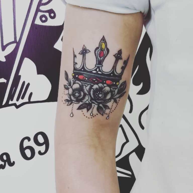 significado de tatuagem da coroa