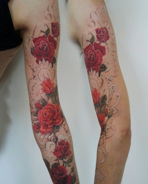 Kaunis ruusu tatuointi pitsillä