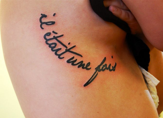 Krásne frázy vo francúzštine pre tetovanie dievčat, priateľ