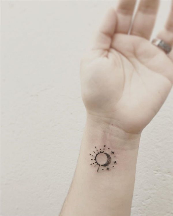 Krásné malé tetování na dívčí ruce - nejlepší fotografické nápady a trendy roku 2021