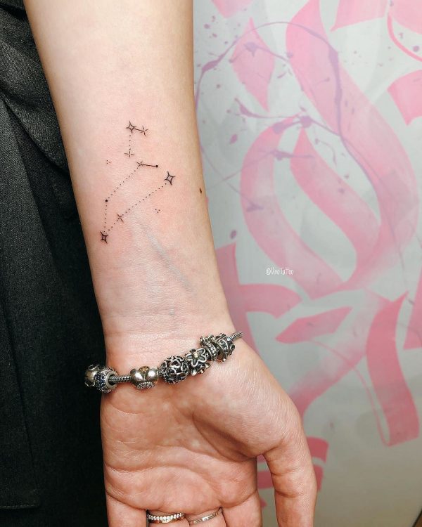 Kauniit pienet tatuoinnit käsivarteen tytöille - parhaat kuvaideat ja trendit vuodelle 2021