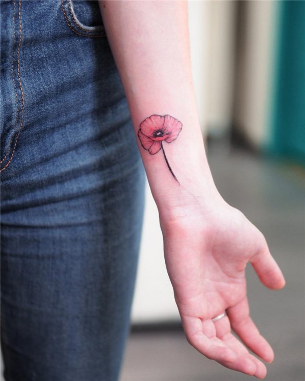 Lindas pequenas tatuagens no braço das raparigas - melhores ideias e tendências fotográficas de 2021